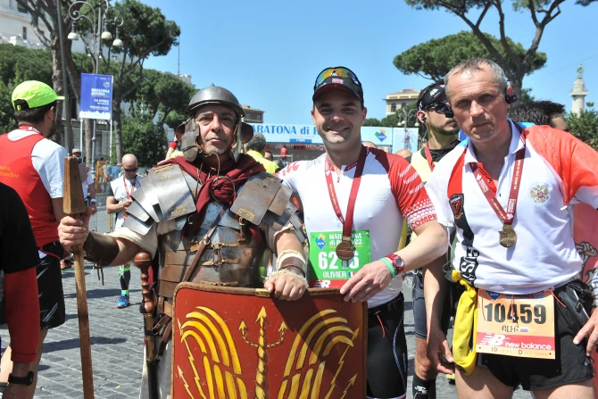Rome Marathon Runners Held 42-Second Silence for Pope Francis