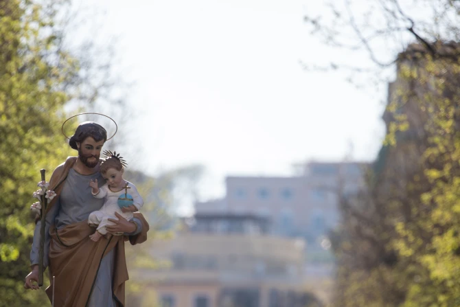 PHOTOS: Romans Celebrate St. Joseph’s Feast Day, Venerate His Holy Cloak