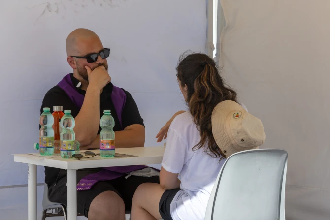 PHOTOS: Thousands of youth pilgrims line up for confession in Circus Maximus in Rome