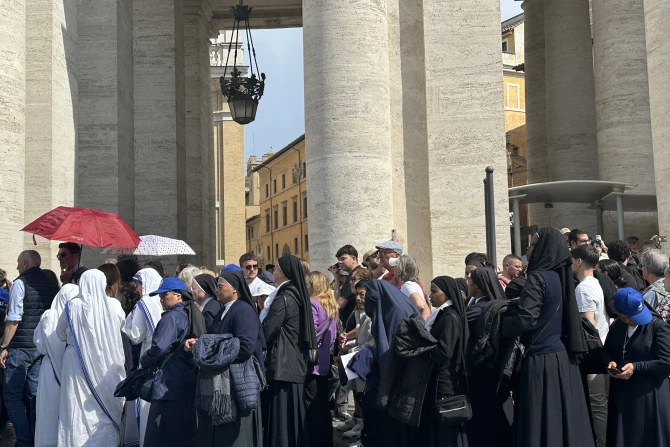 Catholics bid final farewell as Pope Francis lies in state at St. Peter’s Basilica