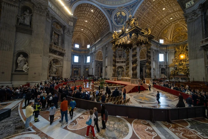 Evening pilgrims bid farewell to Pope Francis ahead of Saturday funeral