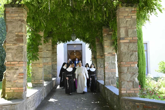 Pope Leo XIV pays visit to Poor Clares who pray for him every day
