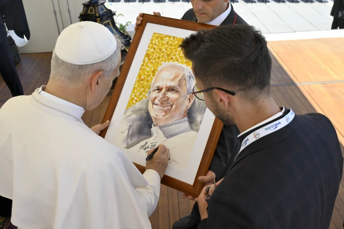 Pope Leo XIV addresses youth at packed general audience